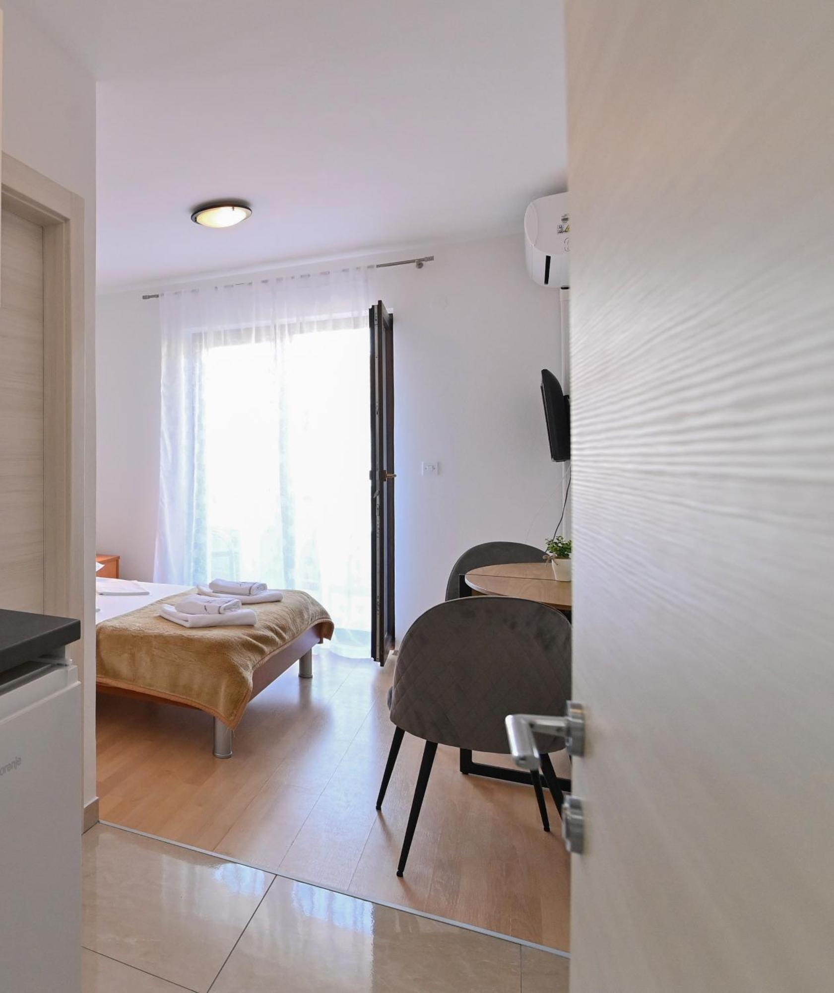 Rooms & Apartments Jadranka Baška Exterior foto